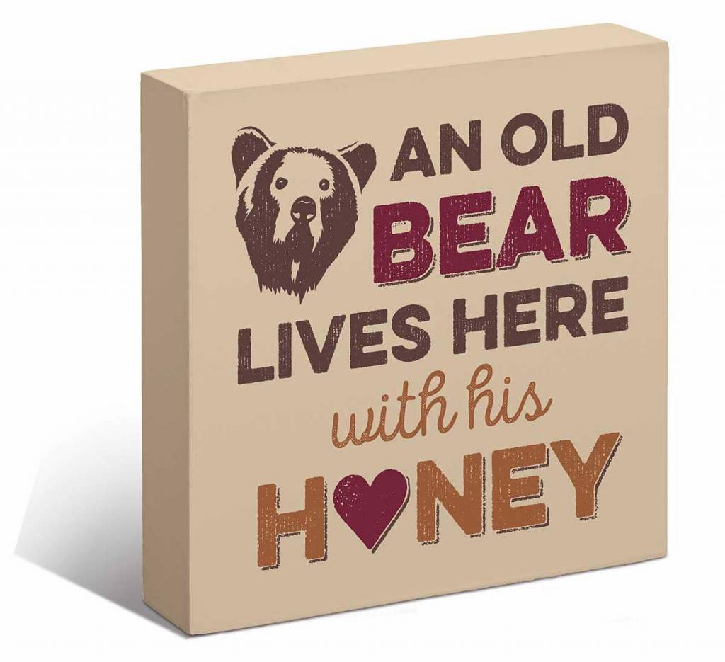 An Old Bear Lives Here Box Art Sign